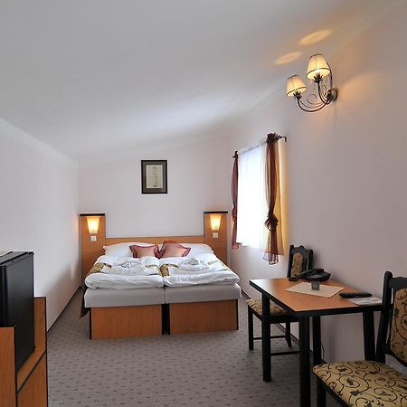 Hotel Manes Svratka Ngoại thất bức ảnh